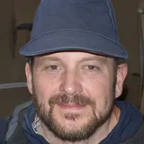Viktor L.